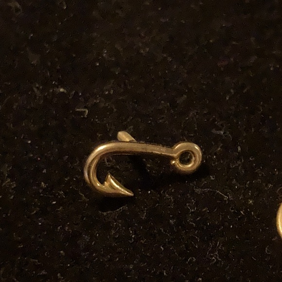 Fish hook tie pin - Picture 2 of 4